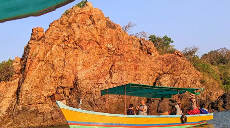 nivati rock near villa