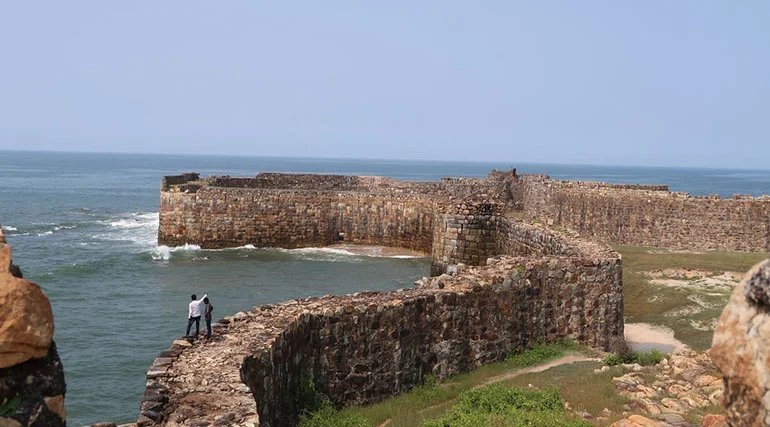 sindhudurg fort near villa