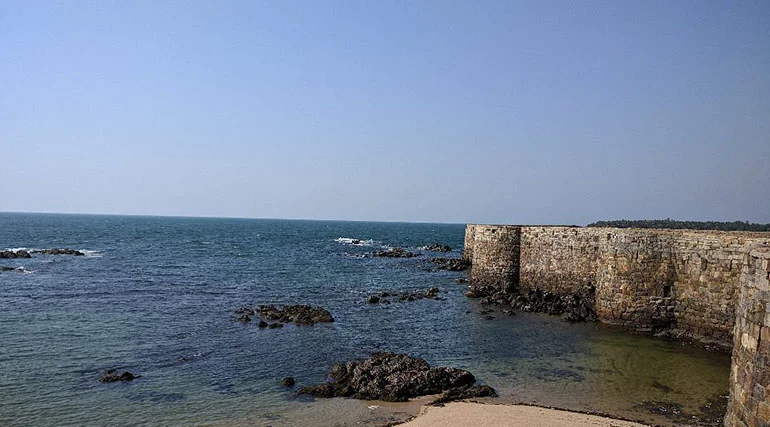 sindhudurg fort near villa