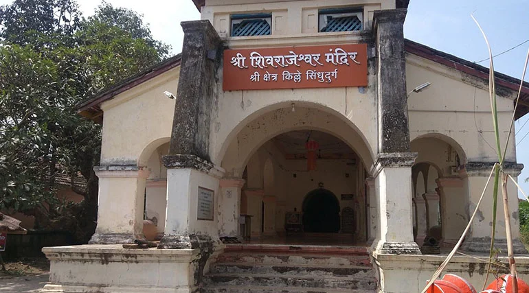 sindhudurg fort near villa